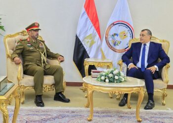 رئيس الأركان يبحث مع وزير الانتاج الحربي المصري التعاون العسكري بين البلدين