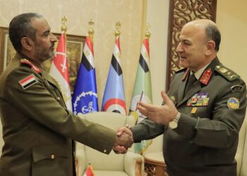 رئيس  الأركان يبحث مع نظيره المصري أوجه التعاون العسكري والأمني ومكافحة الإرهاب