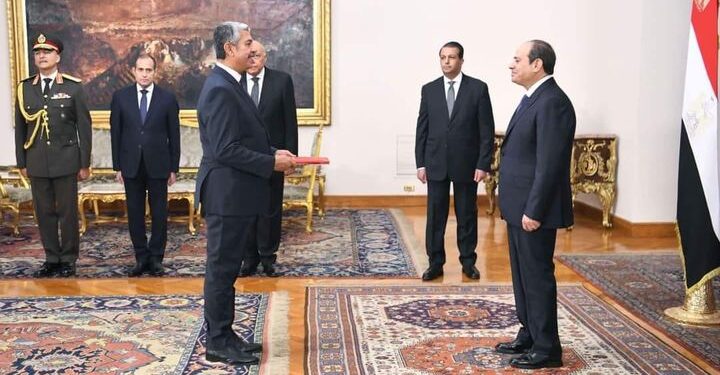 بحاح يقدم اوراق اعتماده سفيرا لليمن بالقاهره للرئيس المصري