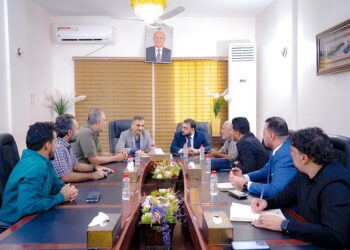 وزير الأشغال ومحافظ عدن يناقشان آلية التعاون والتنسيق في مجال صيانة الطرق