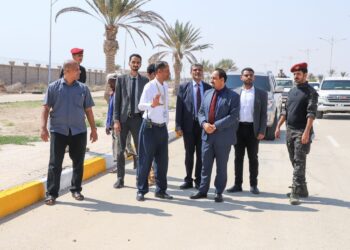 محافظ حضرموت يتفقد أعمال الصيانة بالشارع العام الدولي المغلق بالريان