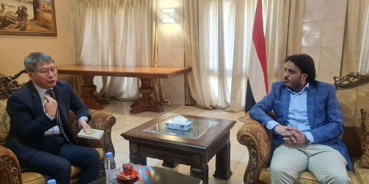 وزير الكهرباء يبحث مع السفير الكوري التعاون الثنائي في مجال الطاقة