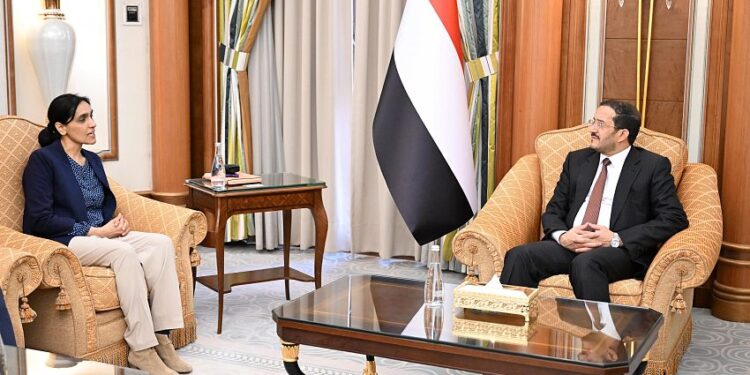 مجلي للسفيرة البريطانية: المرجعيات الثلاث  الأساس  لاحلال السلام