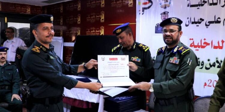 اختتام دورة لتعزيز القدرات القيادية لمدراء الامن ونوابهم في المحافظات