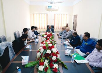 باذيب يطلع على سير عمل الهيئة العامة للبريد في عدن