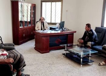 مناقشه مستوى تنفيذ خطط التنمية المحلية وتنفيذ مشروعين في قطاع الطرق بشبوه