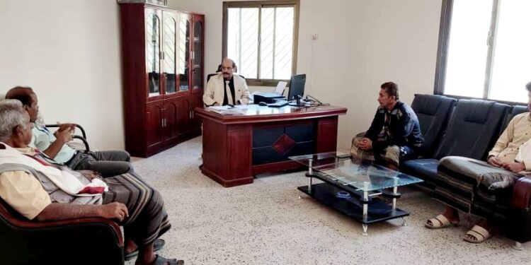 مناقشه مستوى تنفيذ خطط التنمية المحلية وتنفيذ مشروعين في قطاع الطرق بشبوه