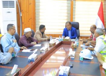 لقاء يناقش سبل إنجاز مشاريع سفلتة شوارع مدينة سيئون