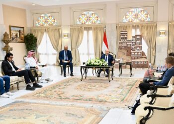 العليمي لمراسلي وسائل الاعلام :استعادة  الدولة السبيل لتعزيز الامن البحري والاقليمي والدولي