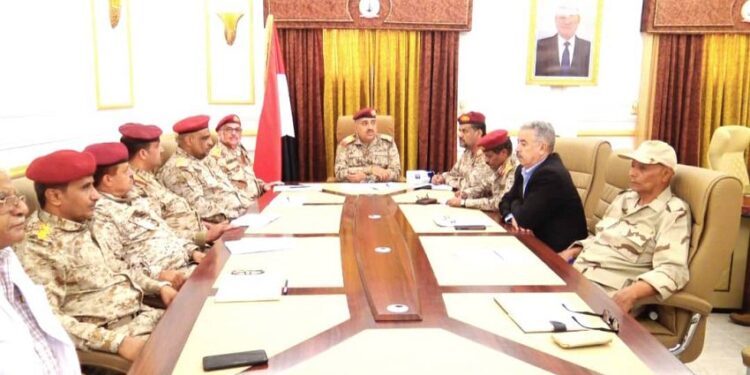 رئيس هيئة الاسناد اللوجستي يناقش عمل دوائر الهيئة في عدن