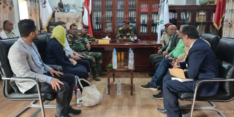 قيادة محور  تعز تبحث مع نائبة بعثة الصليب الأحمر  اليه العمل بالسجون