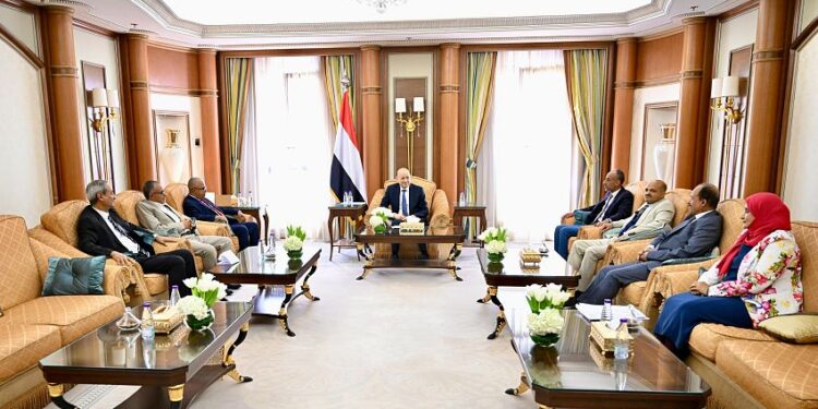 العليمي يشيد بدور لجنة المصالحة في تعز وانهاء قضية احداث اللواء 35 مدرع