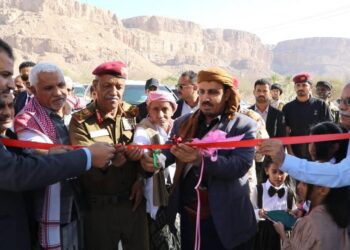 محافظ حضرموت يفتتح عدد من المشروعات في مديريه دوعن