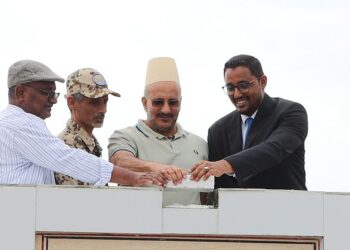 العميد طارق يدشن بدء العمل في ثلاثة مجمعات تربوية في الساحل الغربي