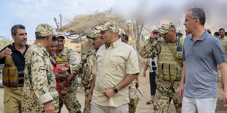 طارق صالح: المجتمع الدولي يدفع ثمن تغاضيه عن حقيقة تبعية الحوثي لإيران