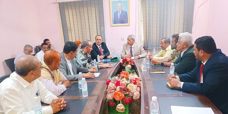 محافظ لحج يشدد على الاهتمام بخدمات الغذاء والدواء لنزلاء الإصلاحية المركزية