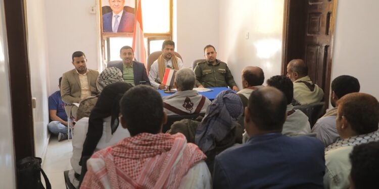 لضبط الاسواق .. اجتماع  السلطه المحليه مع عقال الحارات بمارب