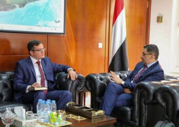 وزير الخارجية يناقش مع القائم بعمل السفير الروسي التطورات في اليمن والمنطقة