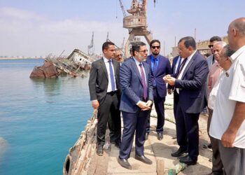 رئيس الوزراء يتفقد مشروع  إعادة تأهيل ميناء الاصطياد السمكي