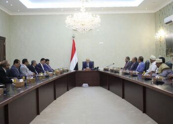 العليمي يطالب القطاع الخاص بمساندة جهود الحكومه لمكافحة التضخم