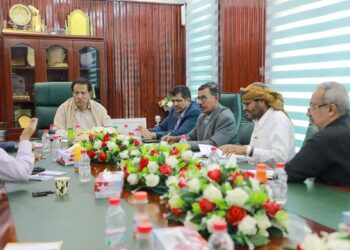 إجتماع في المهرة يناقش أوضاع مؤسسة المياه والصرف الصحي بالغيضة
