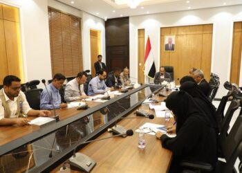 محافظ حضرموت يجتمع مع  لجنة إعداد خطة التنمية الاقتصادية والاجتماعية