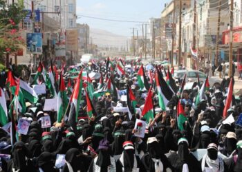 مسيرة نسائية بمأرب تندد بأستمرار جرائم الاحتلال الإسرائيلي الوحشية بقطاع غزة