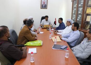 توقيع عقد مشروع تأهيل وسفلتة ساحة جمرك شحن بالمهرة