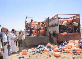اتلاف 21 طناً من المشروبات الغازية منتهية الصلاحية بمأرب
