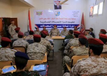رئيس هيئة العمليات يدشن الدورة الأولى قادة سريا اتصالات