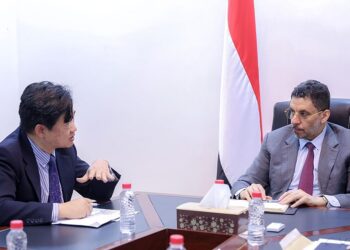 رئيس الوزراء يبحث مع القائم بالأعمال الصيني مجالات التعاون الثنائي بين البلدين