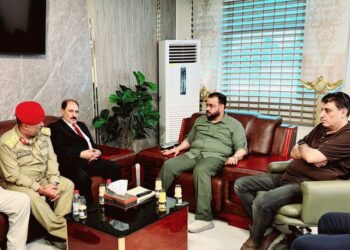 وزير الأشغال يناقش مع محافظ الضالع إستئناف العمل في مشاريع الطرقات الريفية