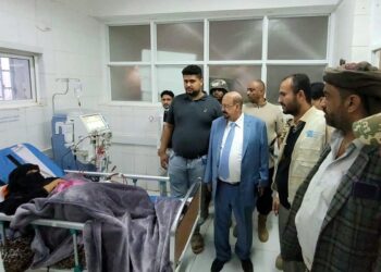 البركاني يتفقد مستشفى خليفة وفرع جامعة تعز بالتربة
