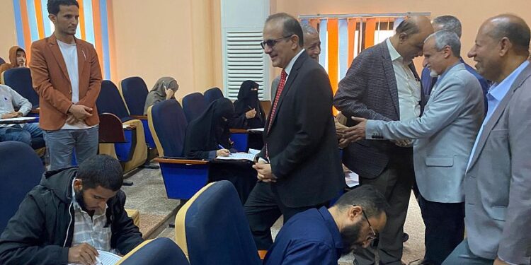 وزير الصحة يدشن استراتيجية مكافحة السرطان ويتفقد امتحانات الكفاءة المهنية