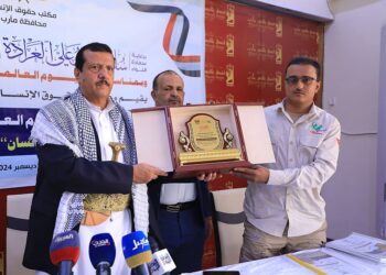 وكيل مأرب يكرم مشروع “مسام” تقديراً لجهوده في نزع الألغام