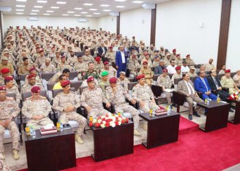 وزير الدفاع يدشن الدورة السابعة في كلية الدفاع الوطني في عدن