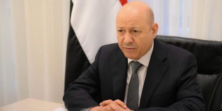 العليمي يبحث إجراءات تخفيف الاثار الانسانية لتصنيف الحوثيين منظمة ارهابية