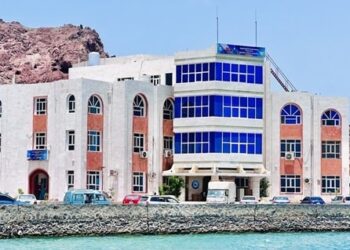 اليمن  تنفي  مد كابل ألياف ضوئية إلى الحديدة