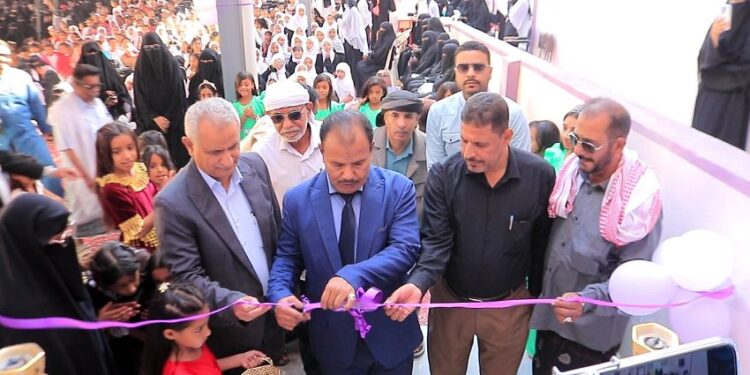 العامري يفتتح مبنى مدرسة تَرِيْسْ للبنات للتعليم الأساسي