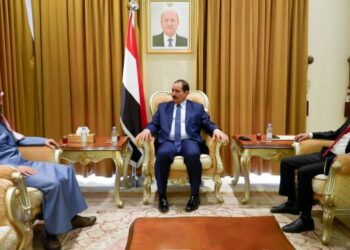 وزير الداخلية يبحث مع السفير الكويتي  تعزيز التعاون في المجال الأمني