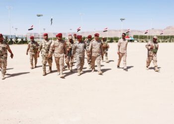 قائد المنطقة العسكرية الأولى يتفقد اللواء 101 شرطة جوية