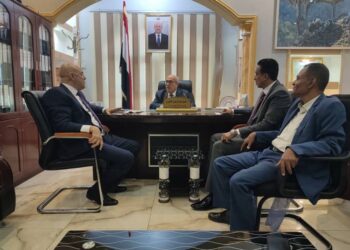 الاغبري  يناقش مع شمسان  احتياجات واوضاع  تعز