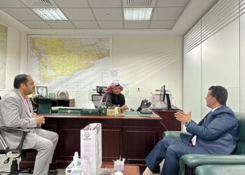 مدير الوحدة التنفيذية يناقش مع مركز الملك سلمان أوضاع النازحين بمأرب