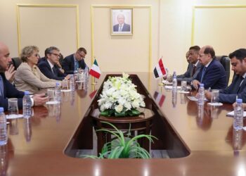 وزير الخارجية يبحث مع وفد مجلس الشيوخ الايطالي علاقات التعاون الثنائية