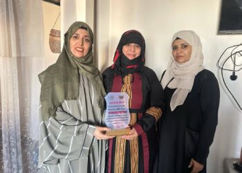 قطاع المرأة بوزارة الشباب  يكرم رئيسة رابطة أمهات المختطفين