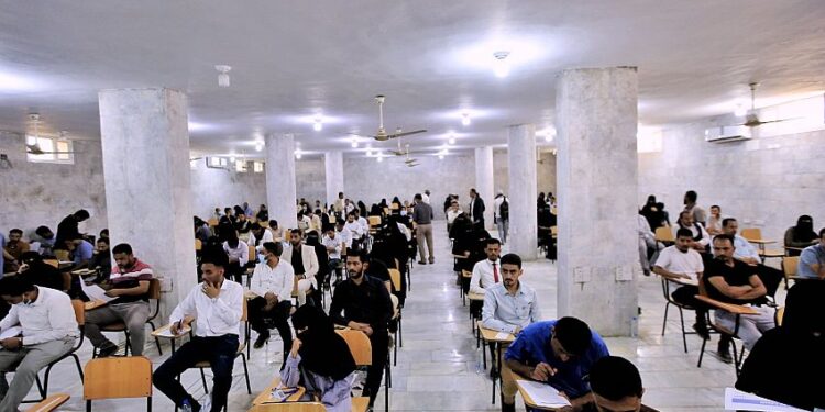 المجلس الطبي الاعلى يجري اختبارات الكفاءة لطالبي مزاولة المهنة بمأرب