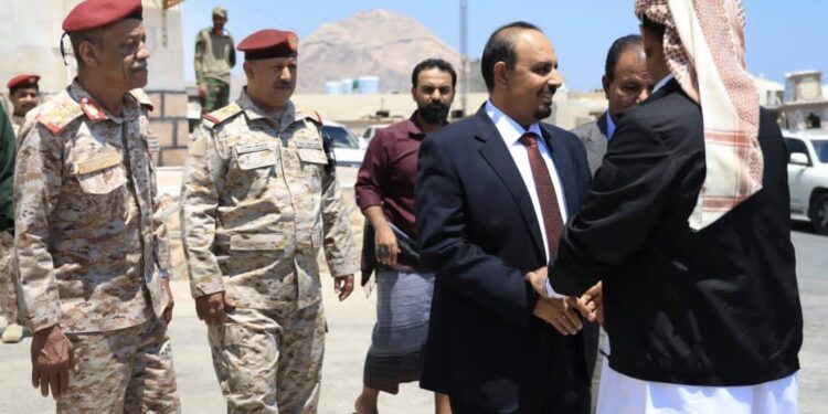 محافظا حضرموت وشبوة يبحثان تعزيز التعاون الأمني والتنموي
