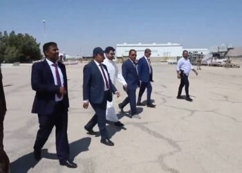 محافظ حضرموت يتفقد مطار سيئون قبل التوجه الي السعوديه