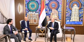 العليمي يشيد بجهود الولايات المتحدة في تنفيذ قرار حظر الاسلحة الايرانية