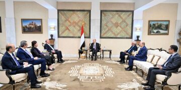 العليمي يتسلم دعوة من الرئيس العراقي لحضور  القمتين العربية والاقتصادية